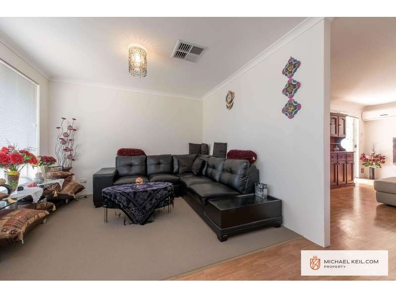 1/9 Pearl Road, Cloverdale WA 6105