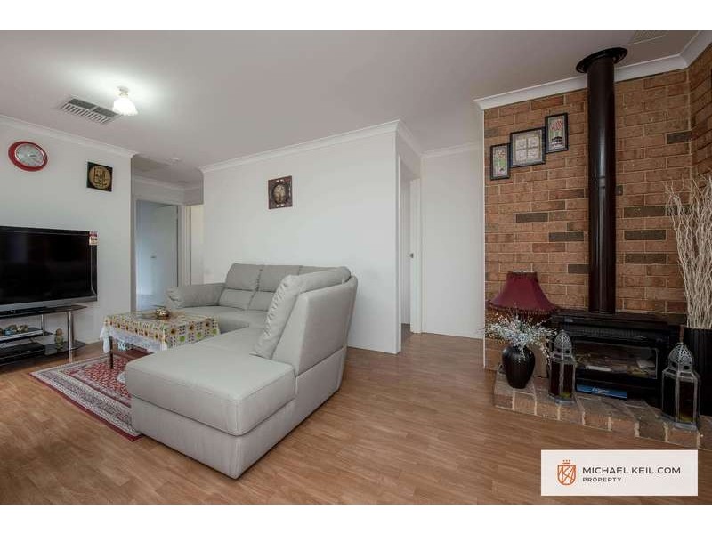 1/9 Pearl Road, Cloverdale WA 6105