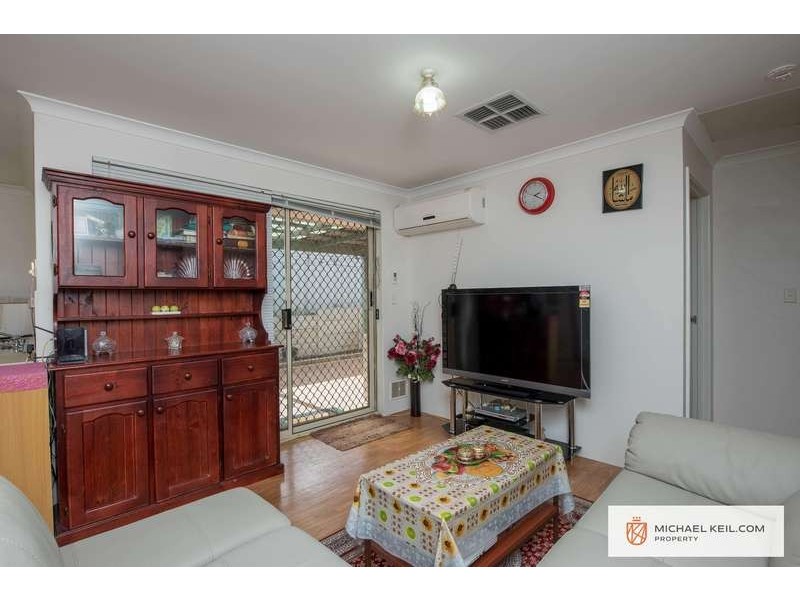 1/9 Pearl Road, Cloverdale WA 6105