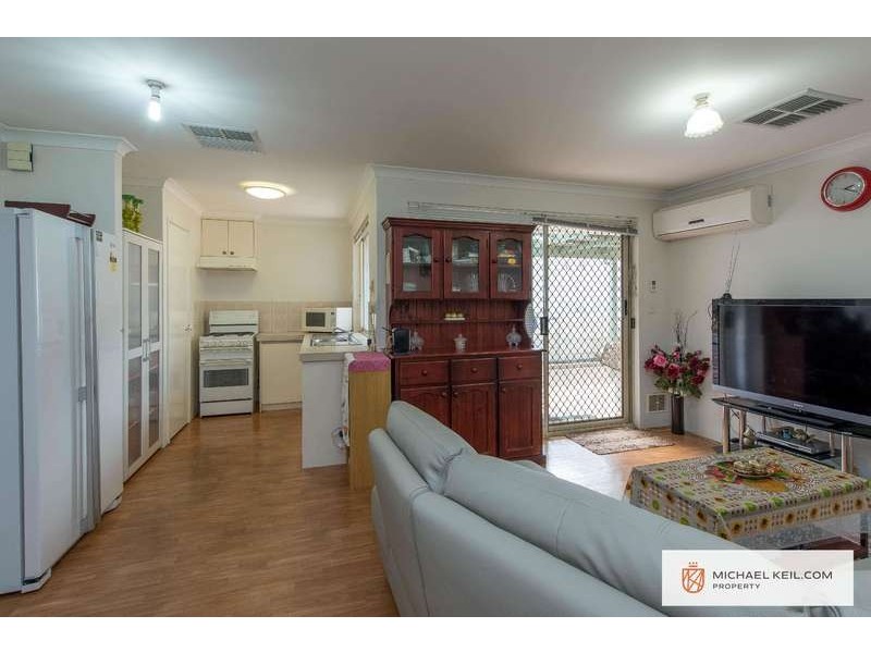 1/9 Pearl Road, Cloverdale WA 6105