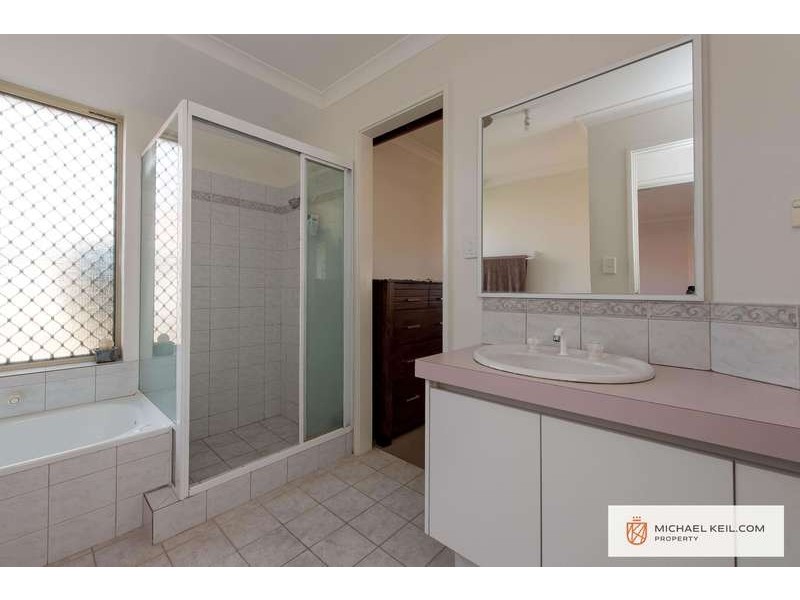 1/9 Pearl Road, Cloverdale WA 6105