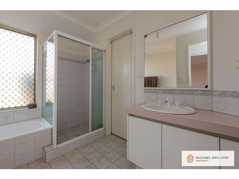 1/9 Pearl Road, Cloverdale WA 6105