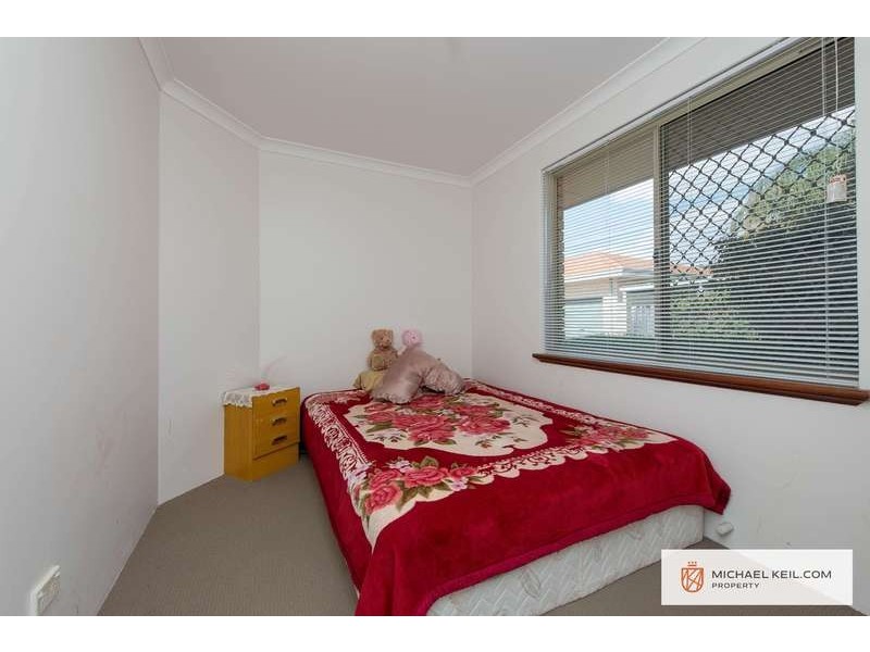 1/9 Pearl Road, Cloverdale WA 6105