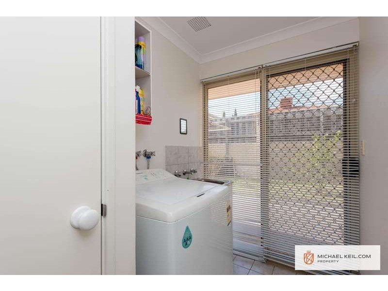 1/9 Pearl Road, Cloverdale WA 6105