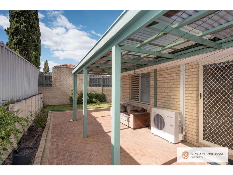 1/9 Pearl Road, Cloverdale WA 6105