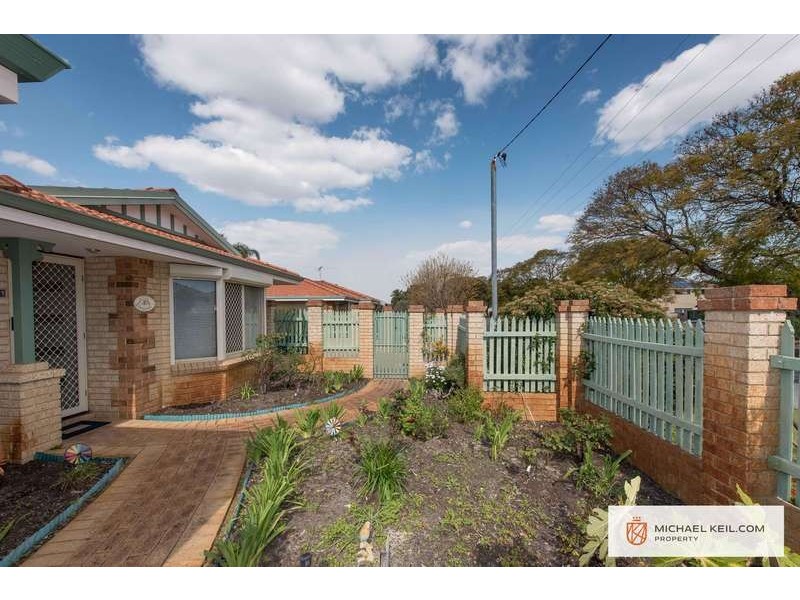 1/9 Pearl Road, Cloverdale WA 6105