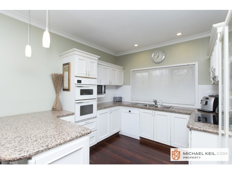 25 Oakland Avenue, Cloverdale WA 6105