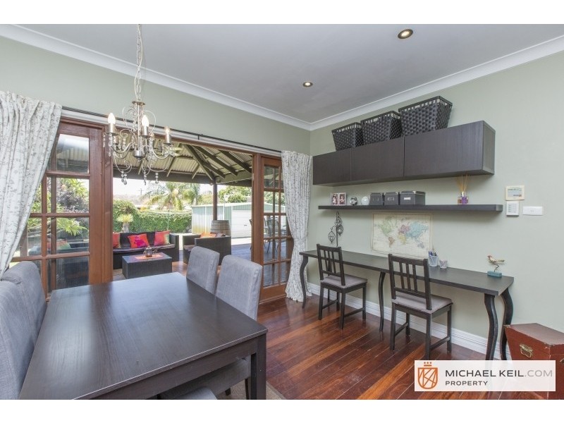 25 Oakland Avenue, Cloverdale WA 6105