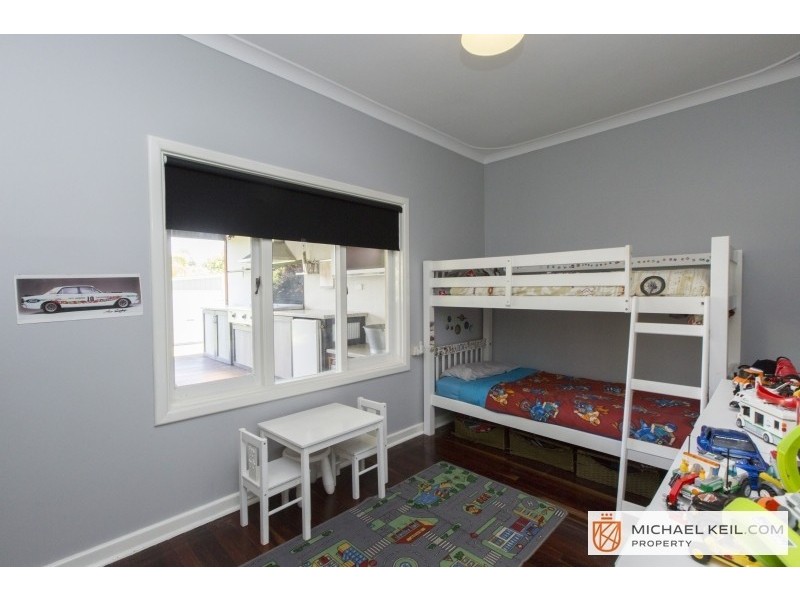 25 Oakland Avenue, Cloverdale WA 6105