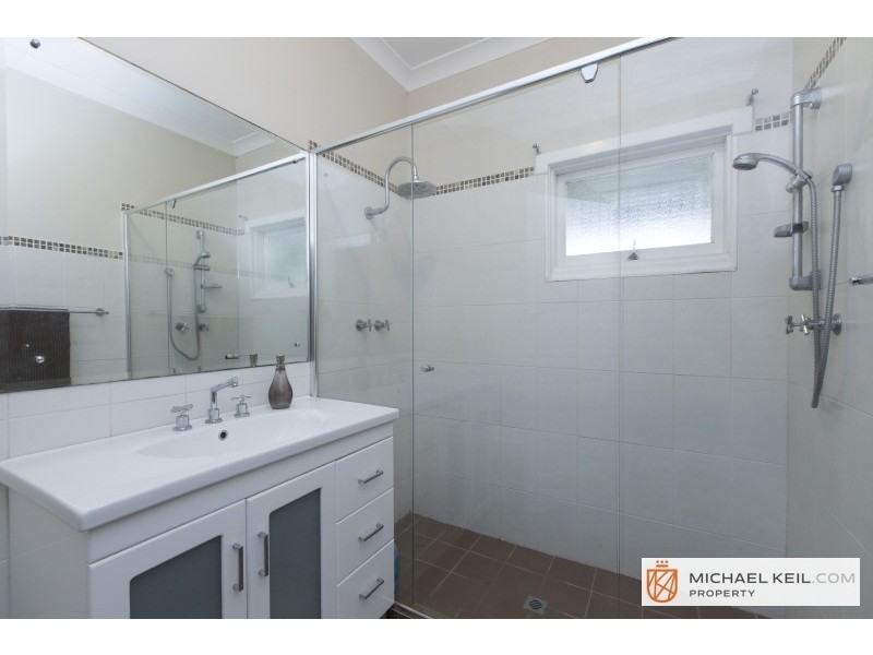 25 Oakland Avenue, Cloverdale WA 6105