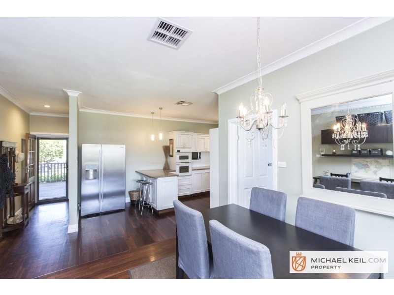 25 Oakland Avenue, Cloverdale WA 6105