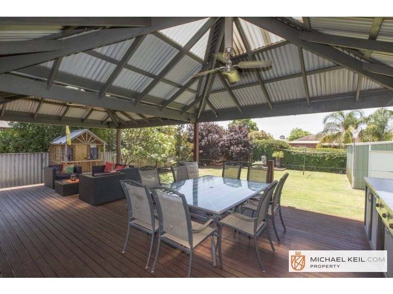 25 Oakland Avenue, Cloverdale WA 6105