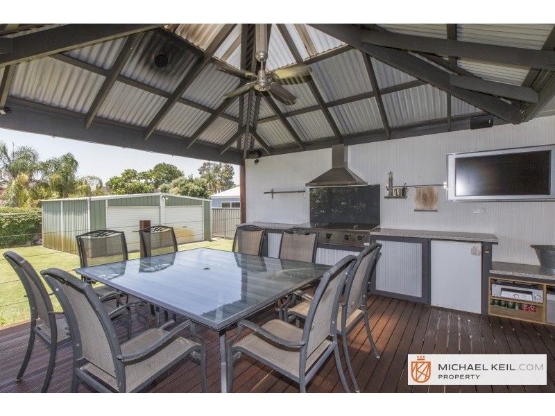 25 Oakland Avenue, Cloverdale WA 6105