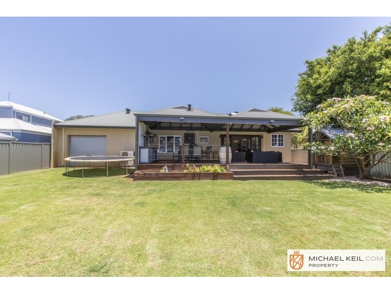 25 Oakland Avenue, Cloverdale WA 6105