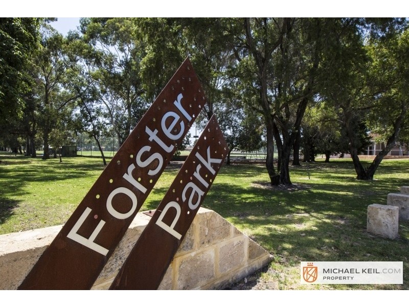 25 Oakland Avenue, Cloverdale WA 6105