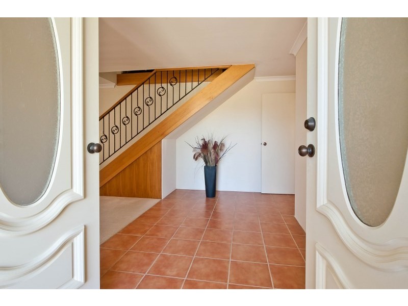 61 Pearl Road, Cloverdale WA 6105