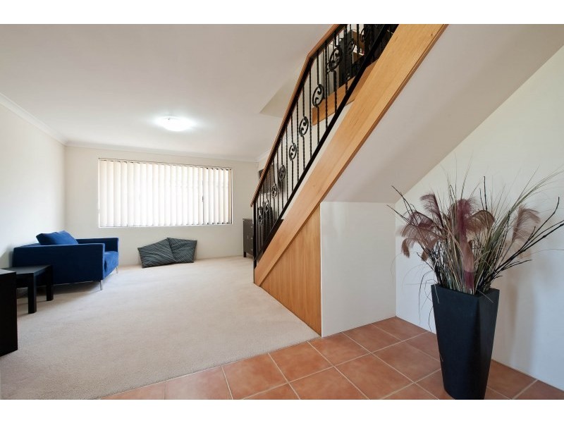 61 Pearl Road, Cloverdale WA 6105