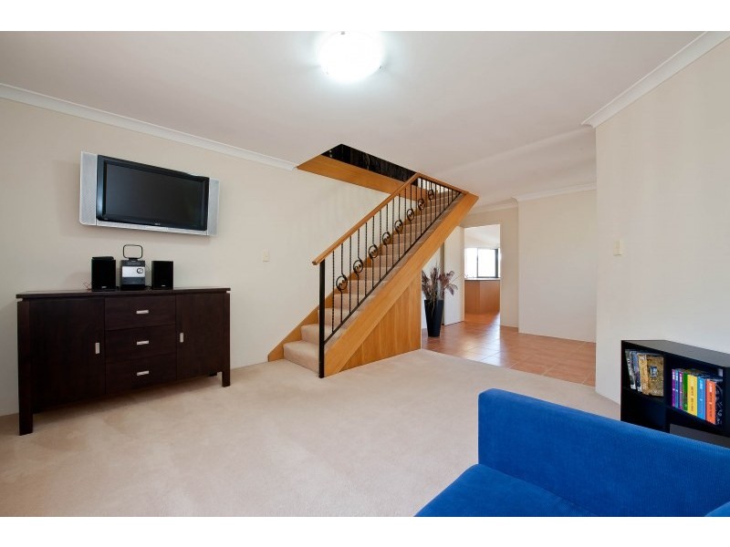 61 Pearl Road, Cloverdale WA 6105