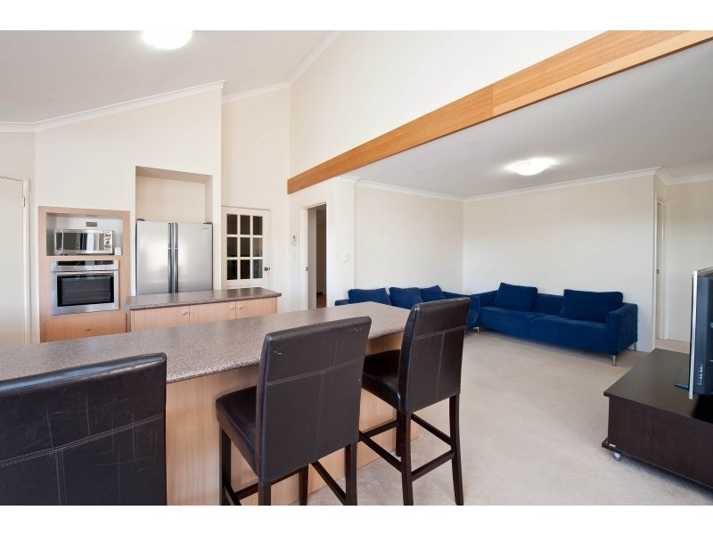 61 Pearl Road, Cloverdale WA 6105