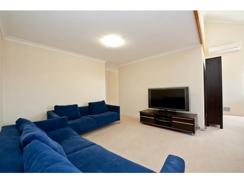 61 Pearl Road, Cloverdale WA 6105
