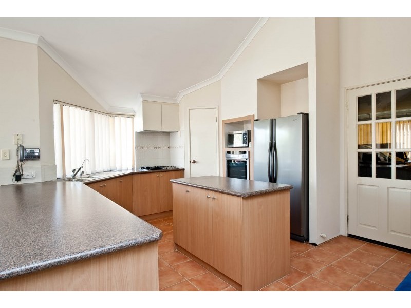 61 Pearl Road, Cloverdale WA 6105