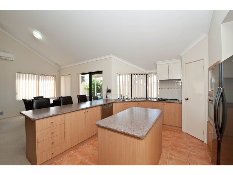 61 Pearl Road, Cloverdale WA 6105