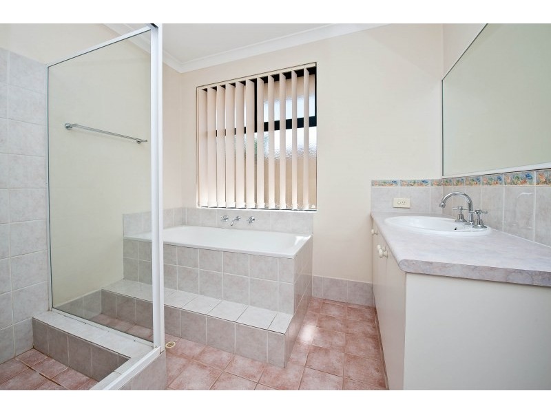 61 Pearl Road, Cloverdale WA 6105