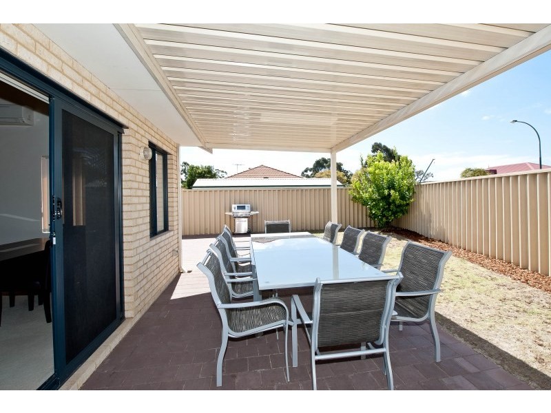 61 Pearl Road, Cloverdale WA 6105