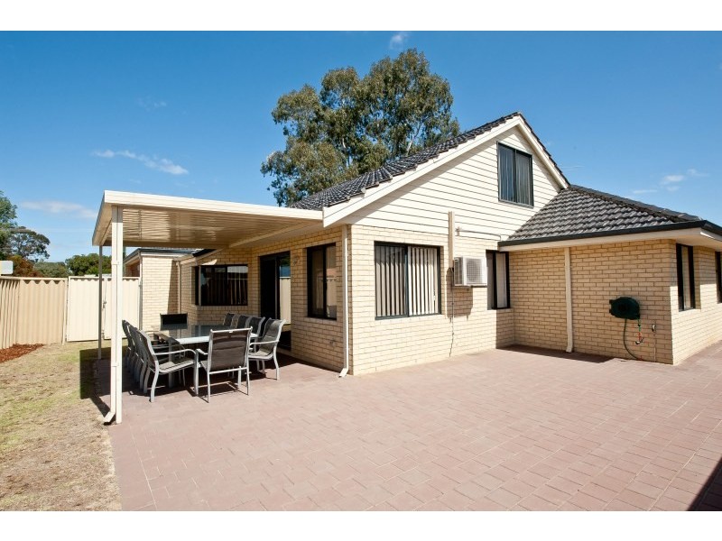 61 Pearl Road, Cloverdale WA 6105