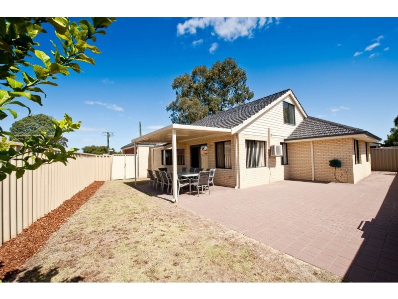 61 Pearl Road, Cloverdale WA 6105