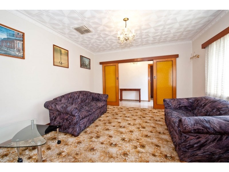 24 Whiteside Street, Cloverdale WA 6105