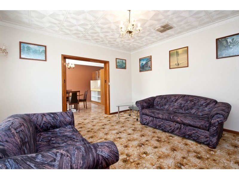 24 Whiteside Street, Cloverdale WA 6105