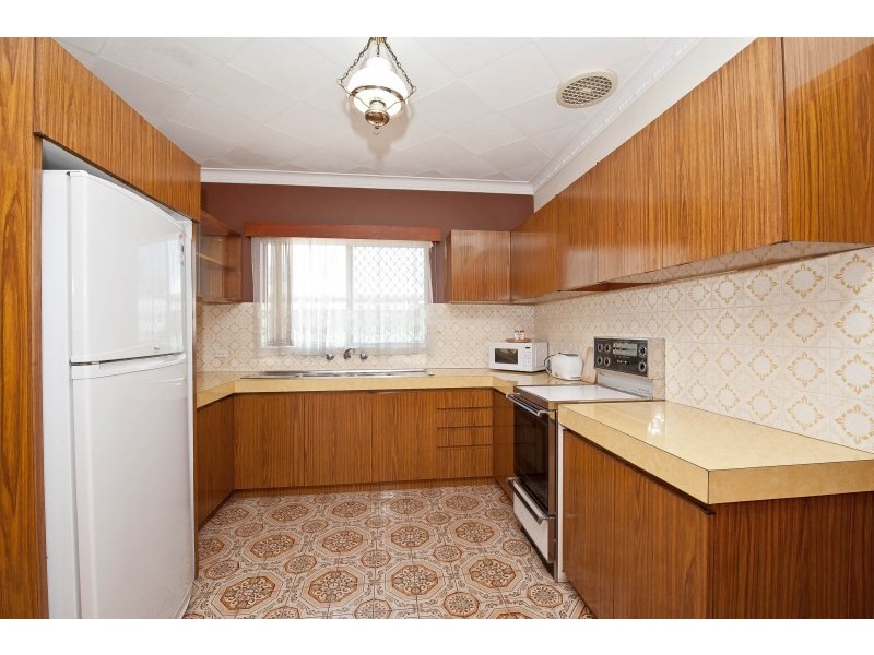 24 Whiteside Street, Cloverdale WA 6105