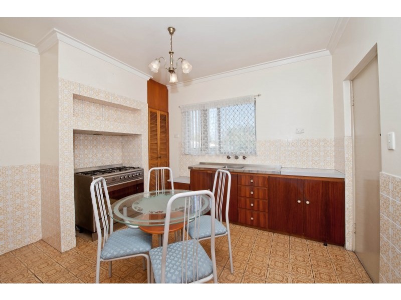 24 Whiteside Street, Cloverdale WA 6105