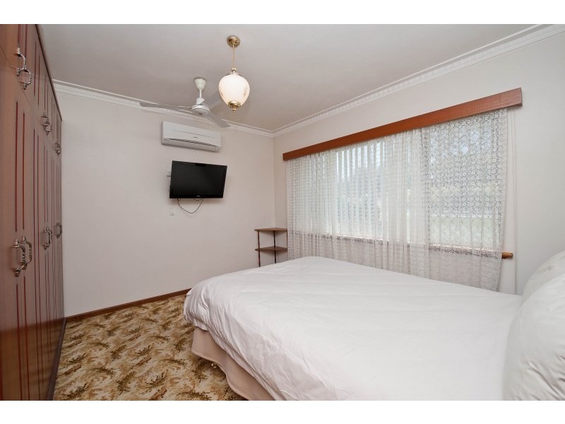 24 Whiteside Street, Cloverdale WA 6105