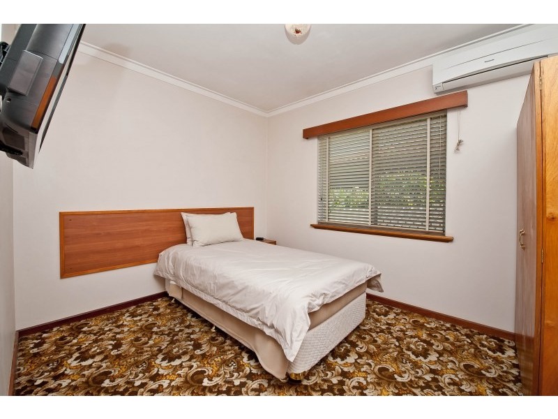 24 Whiteside Street, Cloverdale WA 6105