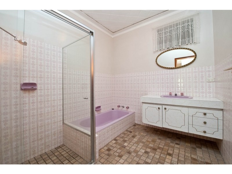 24 Whiteside Street, Cloverdale WA 6105