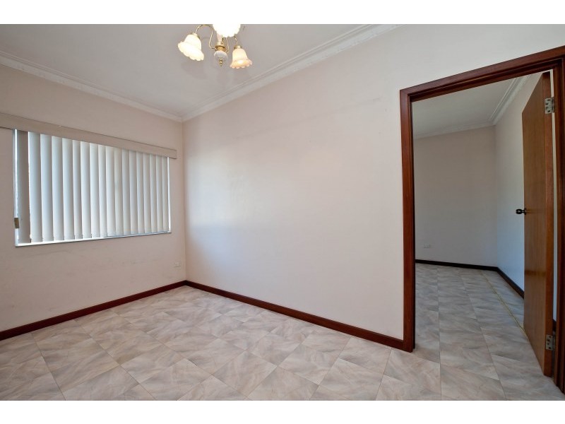 24 Whiteside Street, Cloverdale WA 6105