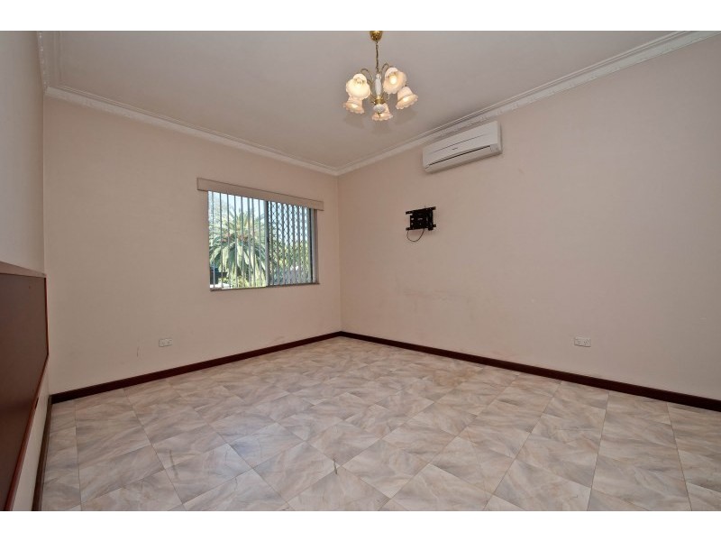 24 Whiteside Street, Cloverdale WA 6105