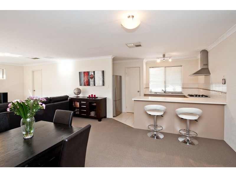 4/7 Ellam Street, St James WA 6102