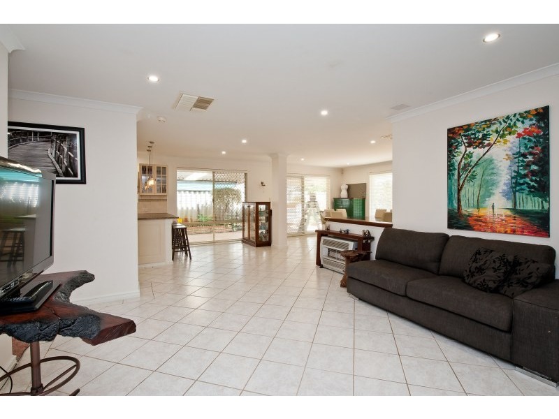 2 Walsh Ave, Redcliffe WA 6104