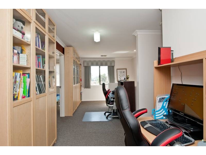 1/334 Fulham Street, Cloverdale WA 6105