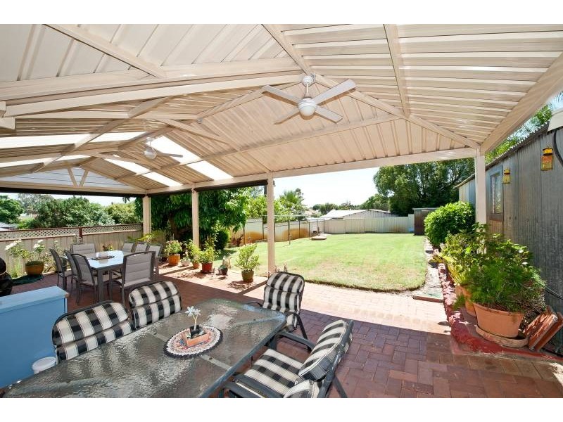 15 Whiteside Street, Cloverdale WA 6105