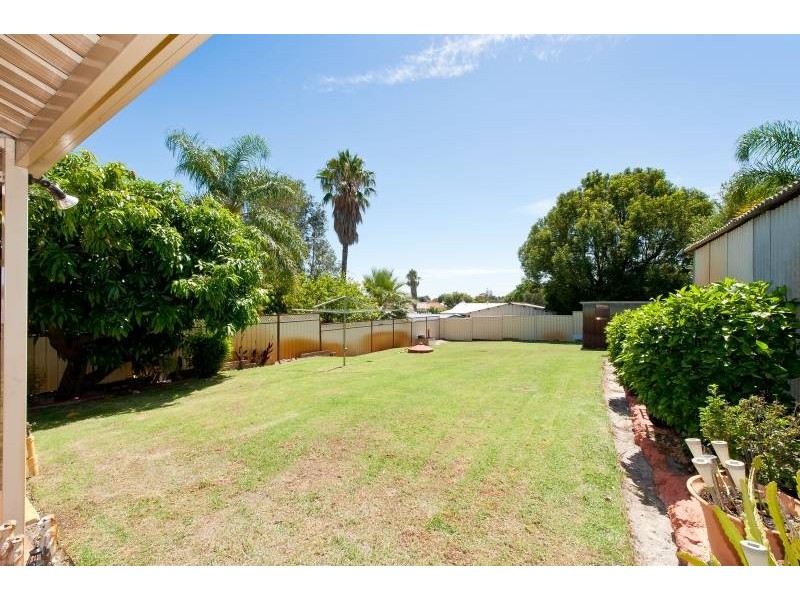 15 Whiteside Street, Cloverdale WA 6105