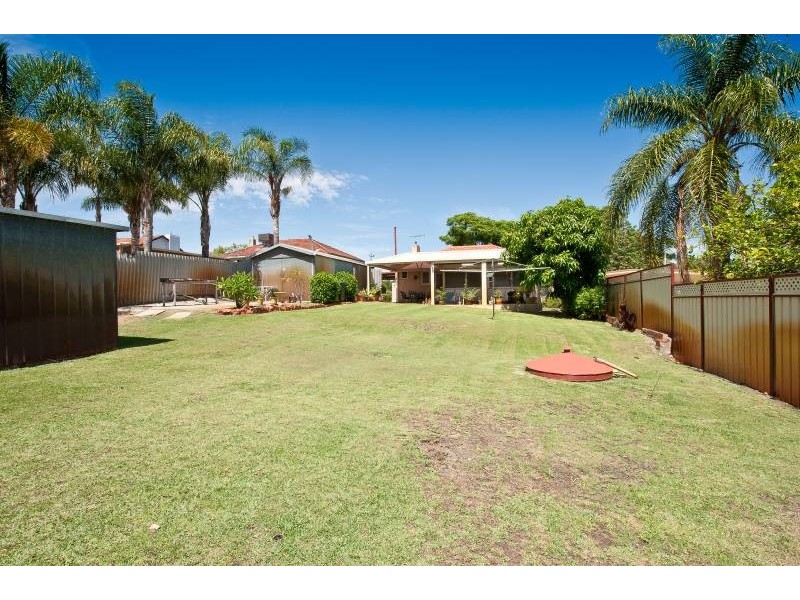 15 Whiteside Street, Cloverdale WA 6105