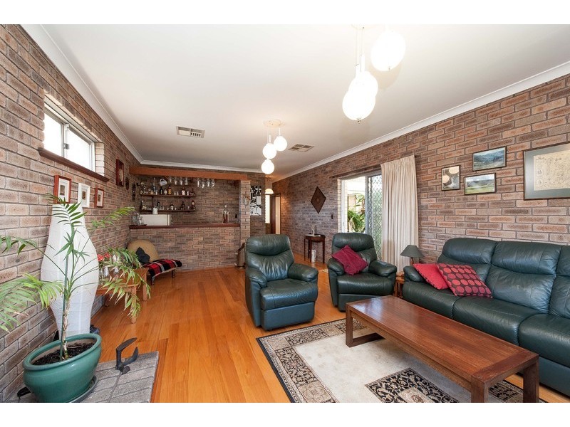 17 Wendron Street, Cloverdale WA 6105