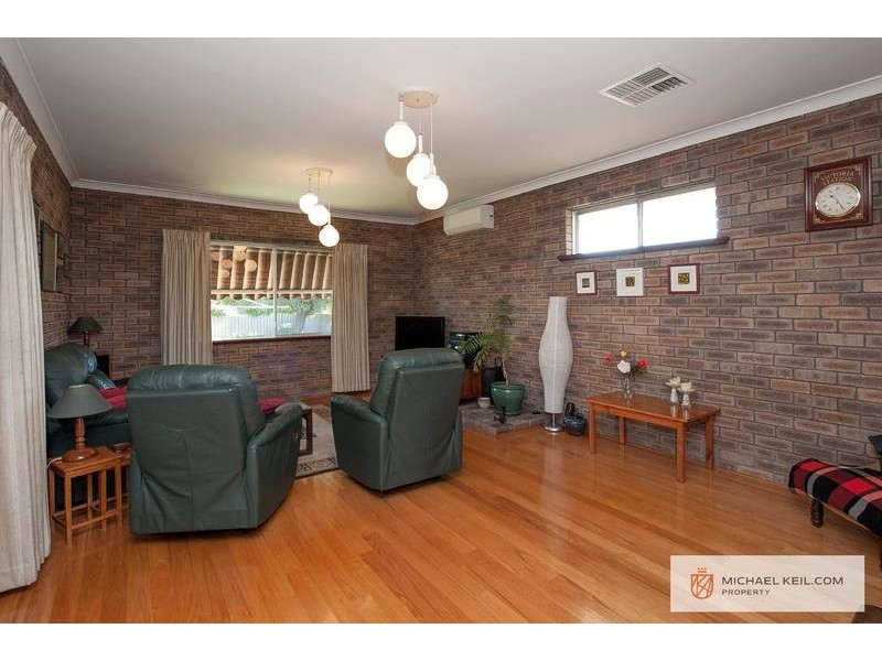 17 Wendron Street, Cloverdale WA 6105