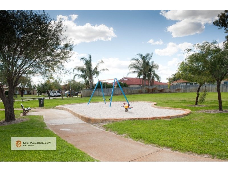 51 Longhurst Way, Queens Park WA 6107