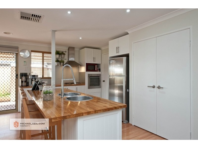 13 Field Avenue, Redcliffe WA 6104