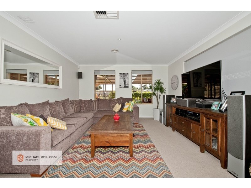 13 Field Avenue, Redcliffe WA 6104